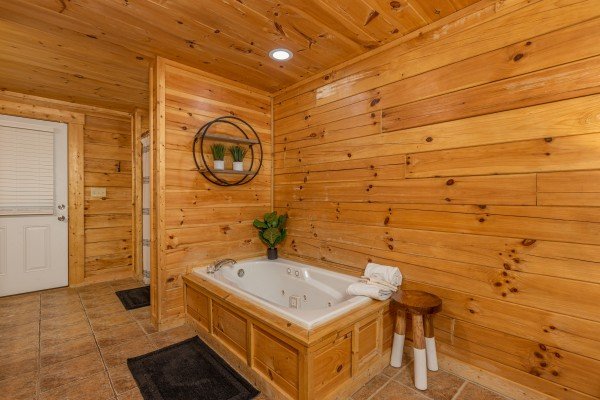 Main floor jacuzzi tub at Happy Hideaway, a 4 bedroom cabin rental located in Pigeon Forge