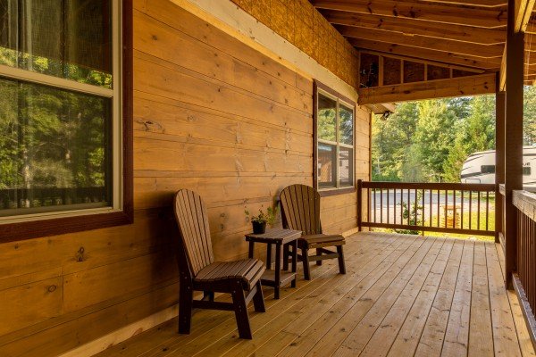Additional porch seating at 2 Crazy Cubs, a 2 bedroom cabin rental located in Pigeon Forge