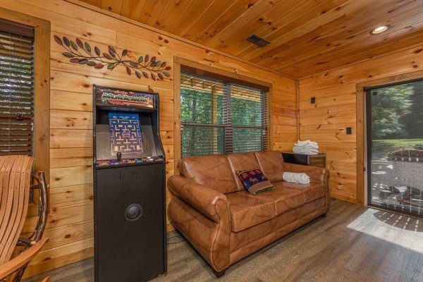 Arcade and seating at 2 Crazy Cubs, a 2 bedroom cabin rental located in Pigeon Forge