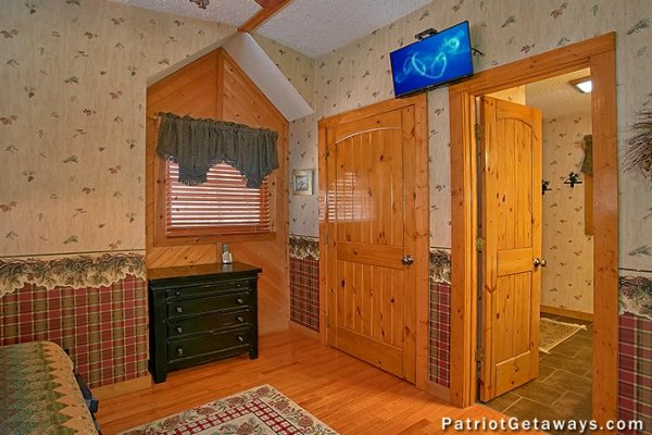 Dresser and TV in the upstairs bedroom at Stags Leap, a 2 bedroom cabin rental located in Pigeon Forge