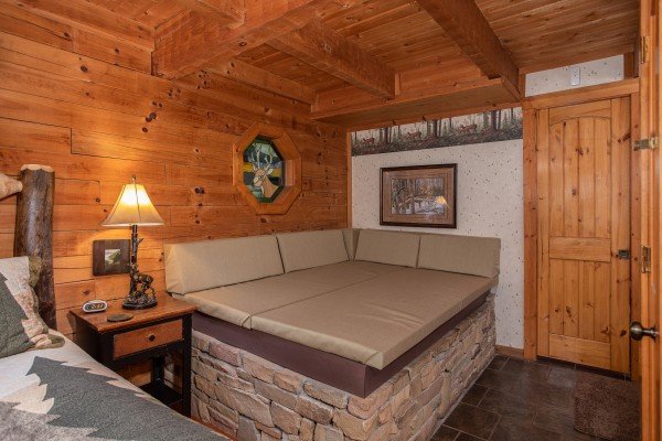 King bedroom sitting area at Stags Leap, a 2 bedroom cabin rental located in Pigeon Forge