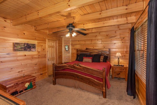 King-sized log bed in a bedroom at Bears Eye View, a 2-bedroom cabin rental located in Pigeon Forge