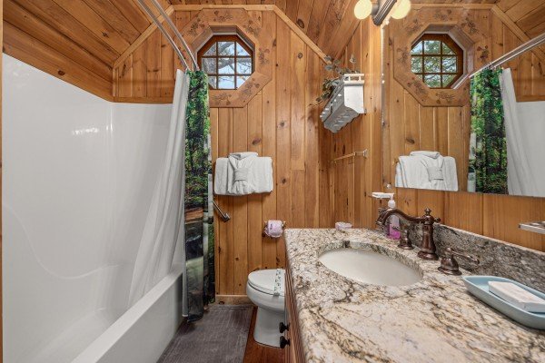 Second bathroom at R & R Hideaway, a 1 bedroom cabin rental located in Pigeon Forge