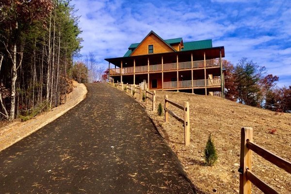 Driveway at Four Seasons Grand, a 5 bedroom cabin rental located in Pigeon Forge