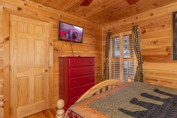 Dresser and TV in a bedroom at Wilderness Adventure, a 2 bedroom cabin rental in Pigeon Forge