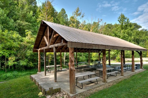 sheltered area with multiple picnic tables at alpine something blue a 1 bedroom cabin rental located in pigeon forge