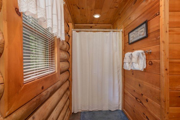 walk in shower at alpine something blue a 1 bedroom cabin rental located in pigeon forge