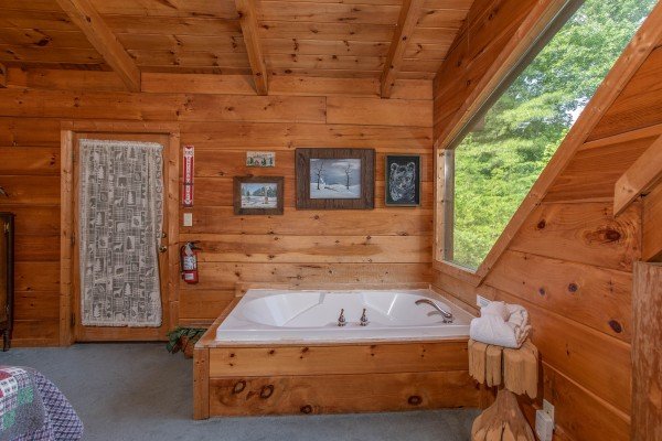 Jacuzzi in the loft bedroom at Aw Paw's Place, a 1-bedroom cabin rental located in Pigeon Forge