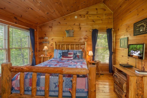 Bedroom with a log bed, dresser, and TV at Patriot Inn, a 1 bedroom Gatlinburg cabin rental