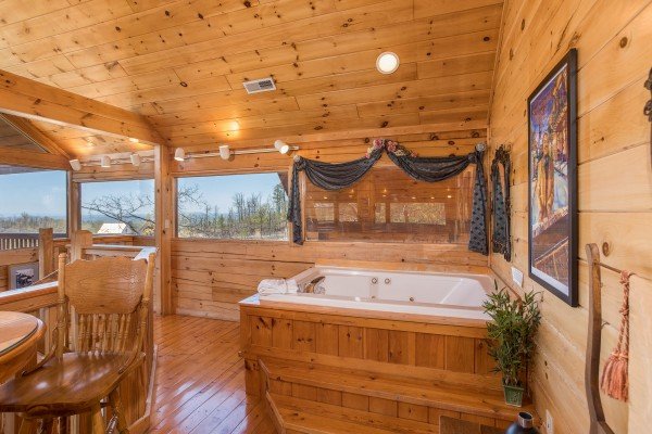 jacuzzi in the loft at all that jazz a 1 bedroom cabin rental located in pigeon forge