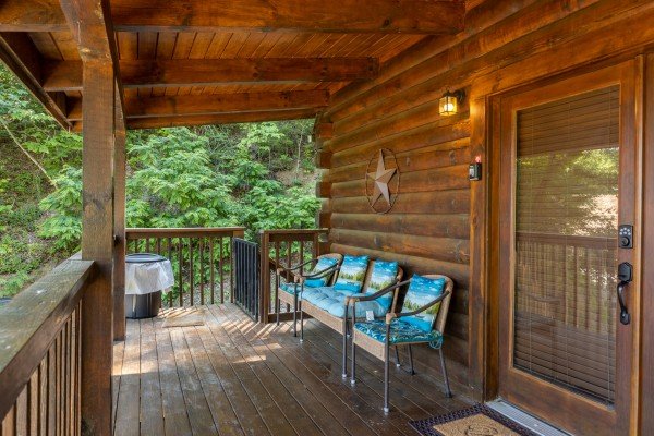 Deck chairs on the front porch at Lakeview Point, a 2 bedroom cabin rental located in Douglas Lake