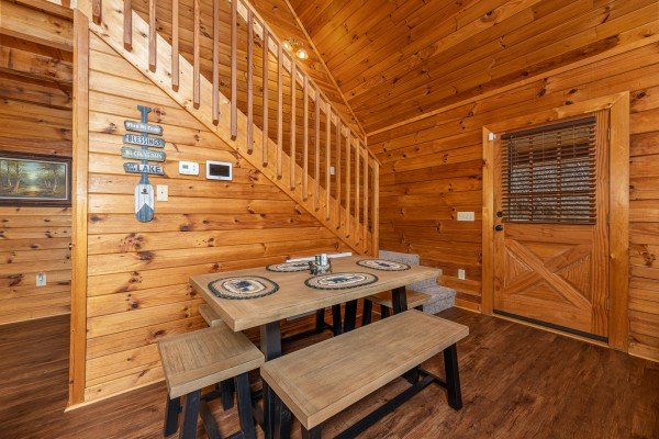 Dining space for six at Lakeview Point, a 2 bedroom cabin rental located in Douglas Lake