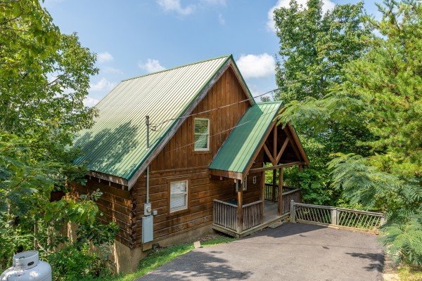 American Beauty, a 2 bedroom cabin rental located in Pigeon Forge