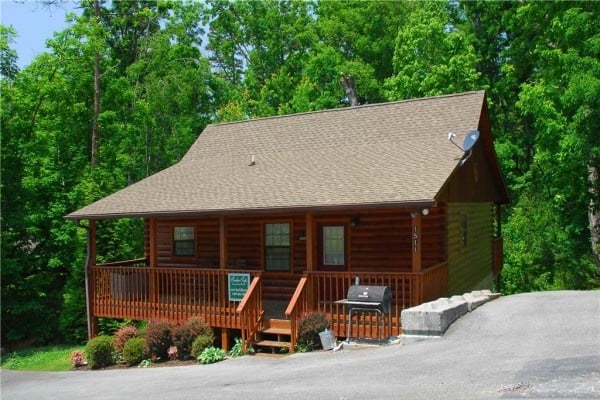 A Beary Cozy Escape - A Pigeon Forge Cabin Rental