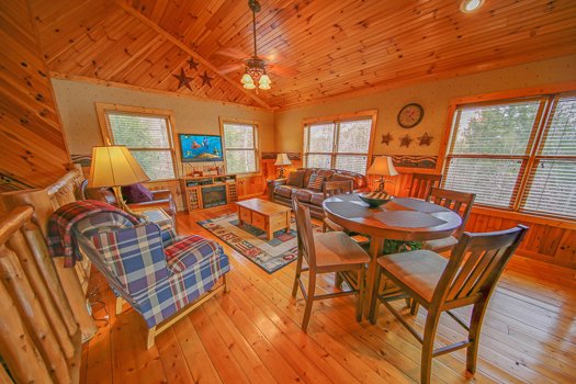 Upstairs living room at Fox n' Socks, a 3-bedroom cabin rental located in Pigeon Forge