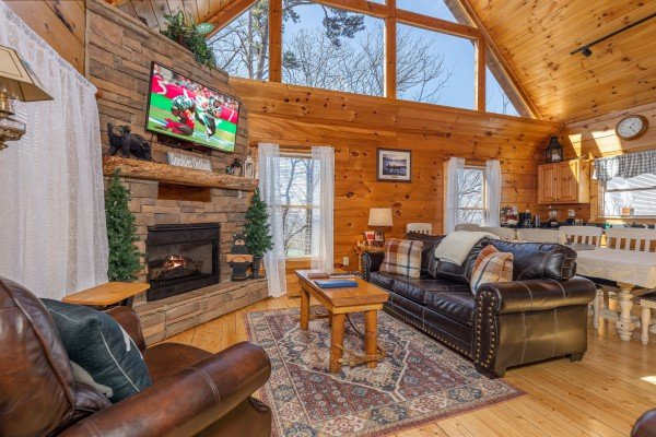 Living room with fireplace & tv at Tip Top View, a 3 bedroom cabin rental located in Pigeon Forge