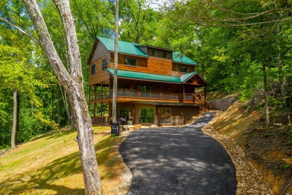 Exterior front driveway at Heavenly Daze, a 4 bedroom cabin rental located in Pigeon Forge