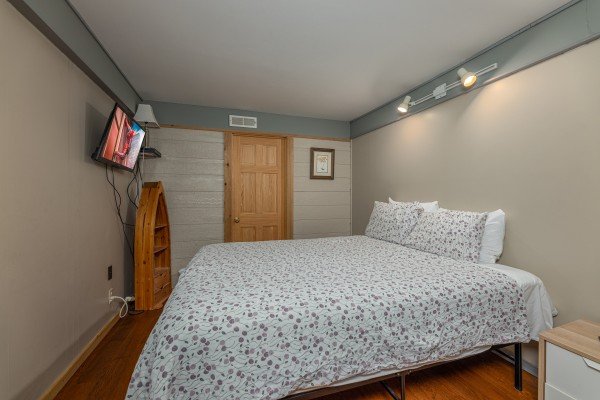 Bedroom with a TV and shelf at Terrace Garden Manor, a 13 bedroom cabin rental located in Gatlinburg