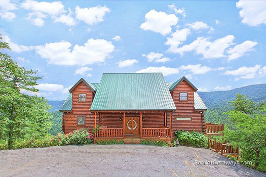 Front exterior view at Majestic Views, a 3 bedroom cabin rental located in Pigeon Forge