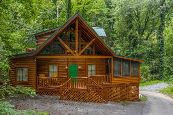 King Wolf Lodge, a 3 bedroom cabin rental located in Pigeon Forge
