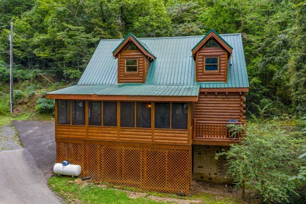 King Wolf Lodge, a 3 bedroom cabin rental located in Pigeon Forge
