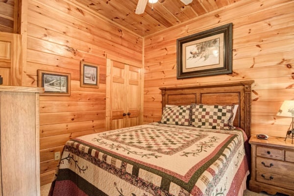 Bearfoot Lodge - A Pigeon Forge Cabin Rental