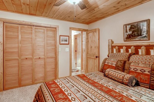 Bedroom with a closet at Creekside Comfort, a 3-bedroom cabin rental located in Pigeon Forge